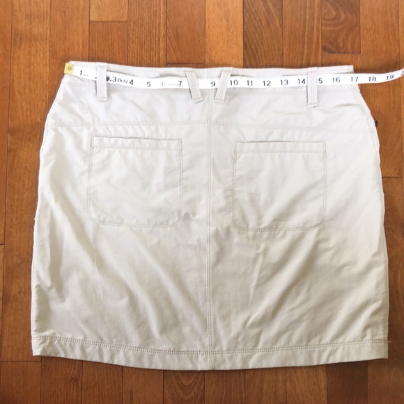 Lole mini sport skirt gray/beige. - Picture 3 of 5